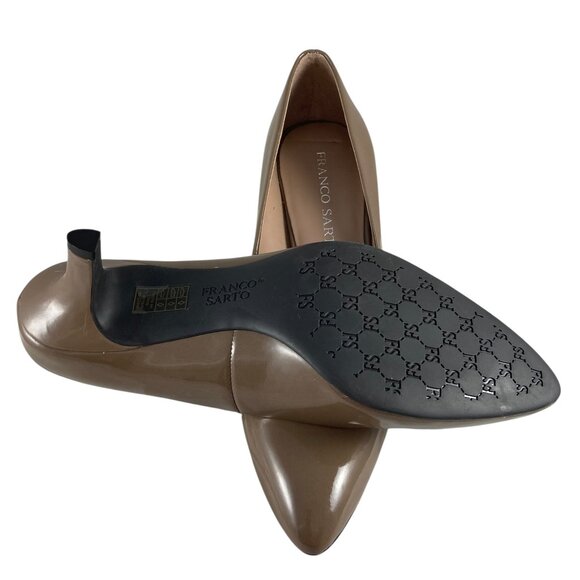 Never Worn Classic Beige Patent Leather Pump - Picture 3 of 5